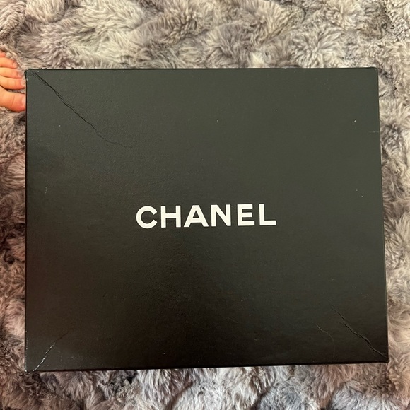 Chanel Metallic Crackled Calfskin CC Sneakers, size 39 - Picture 8 of 8